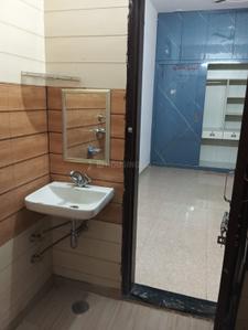 Bathroom Image of 960 Sq.ft 1 BHK Independent House for rent in Sector 3A Gurgaon for Rs. 14000
