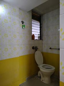 Common Bathroom Image of 1085 Sq.ft 3 BHK Apartment / Flat for rent in Dosti Maitri Gardens, Thane West Thane for Rs. 45000
