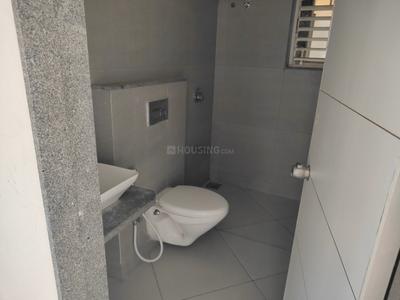 Bathroom Image of 1850 Sq.ft 3 BHK Apartment / Flat for rent in Shivaay Serene, Sama Savli Vadodara for Rs. 24000