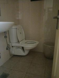 Common Bathroom Image of 1690 Sq.ft 3 BHK Apartment / Flat for sale in Mapsko Casa Bella, Sector 82 Gurgaon for Rs. 18000000