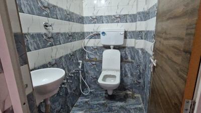 Bathroom Image of 900 Sq.ft 2 BHK Independent House for rent in Chandkheda Ahmedabad for Rs. 17000
