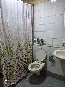 Bathroom Image of 1654 Sq.ft 3.5 BHK Apartment / Flat for sale in Andheri West Mumbai for Rs. 45000000