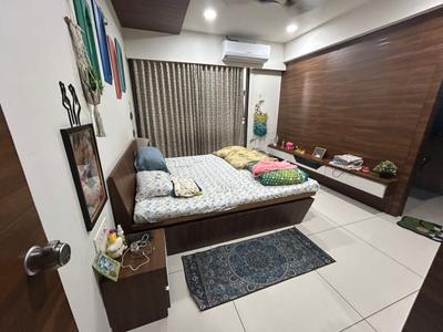 Bedroom Image of 2150 Sq.ft 3 BHK Apartment / Flat for rent in Rajeshri Maruti Aamrakunj 2, Sargasan Gandhinagar for Rs. 35000