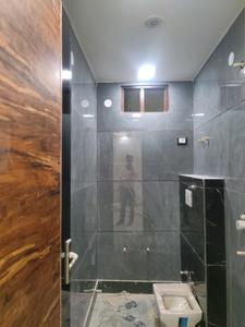 Common Bathroom Image of 900 Sq.ft 3 BHK Builder Floor for sale in Bindapur New Delhi for Rs. 7500000