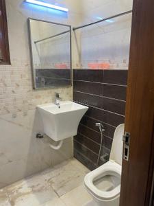 Bathroom Image of 3000 Sq.ft 3 BHK Builder Floor for rent in Sector 46 Noida for Rs. 45000