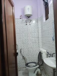 Bathroom Image of 1000 Sq.ft 2 BHK Independent House for rent in Kalkaji New Delhi for Rs. 35000
