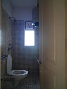 Common Bathroom Image of 1592 Sq.ft 3 BHK Apartment / Flat for sale in Paras Tierea, Sector 137 Noida for Rs. 14000000