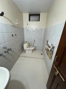 Bathroom Image of 2000 Sq.ft 2 BHK Independent House for rent in Kalyanpur Kanpur for Rs. 12000
