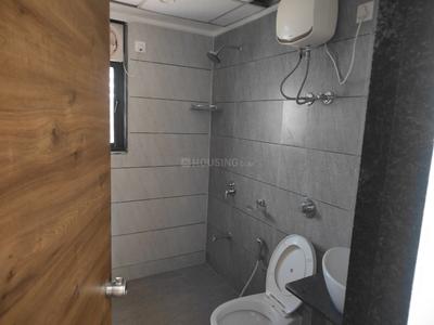 Bathroom Image of 1850 Sq.ft 3 BHK Apartment / Flat for rent in Chhani Vadodara for Rs. 36000