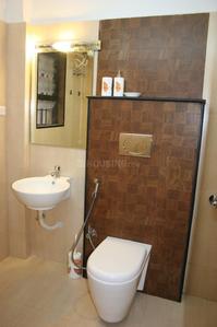Bathroom Image of 1650 Sq.ft 3 BHK Apartment / Flat for rent in Nandambakkam, Alandur Chennai for Rs. 70000