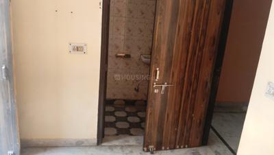 Bathroom Image of 450 Sq.ft 1 BHK Builder Floor for rent in Mahavir Enclave New Delhi for Rs. 12000