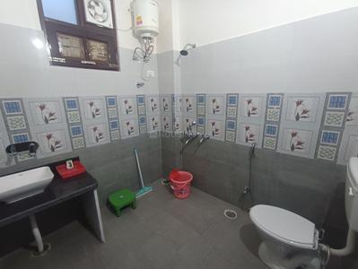 Bathroom Image of 850 Sq.ft 2 BHK Villa for rent in Gomti Nagar Lucknow for Rs. 33000