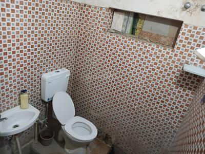 Bathroom Image of 900 Sq.ft 1 BHK Independent House for rent in Khempura Udaipur for Rs. 10000