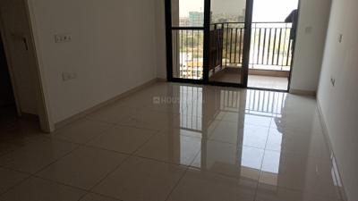 Living Room Image of 910 Sq.ft 2 BHK Apartment / Flat for sale in Amanora Gold Towers 44 45 And 46, Hadapsar Pune for Rs. 11000000