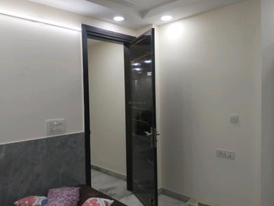 Bedroom Image of 800 Sq.ft 3 BHK Builder Floor for rent in Shalimar Bagh New Delhi for Rs. 38000