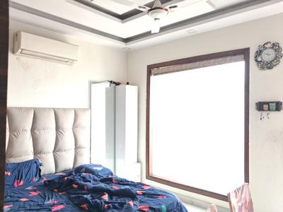 Bedroom Image of 990 Sq.ft 2 BHK Builder Floor for rent in Mansarover Garden New Delhi for Rs. 40000