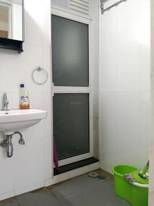 Common Bathroom Image of 650 Sq.ft 2 BHK Apartment / Flat for rent in Godrej Emerald, Kasarvadavali Thane for Rs. 26999