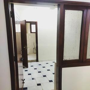 Image of 1800 Sq.ft 4 BHK Apartment / Flat for rent in Sarita Vihar, New Delhi for Rs. 75000