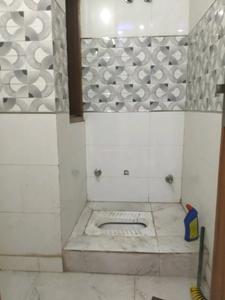 Common Bathroom Image of 622 Sq.ft 2 BHK Builder Floor for sale in Laxmi Nagar New Delhi for Rs. 5500000