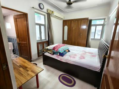 Bedroom Image of 1600 Sq.ft 3 BHK Apartment / Flat for sale in Taj Apartment, Gazipur New Delhi for Rs. 17000000