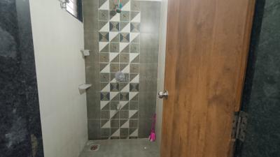 Bathroom Image of 709 Sq.ft 1 BHK Apartment / Flat for rent in Green Paradise, Dahin Nagar Surat for Rs. 17000