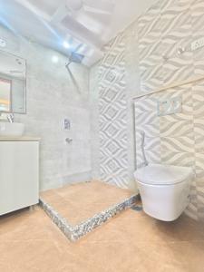 Image of 1700 Sq.ft 3 BHK Builder Floor for rent in Palam Vihar, Gurgaon for Rs. 60000