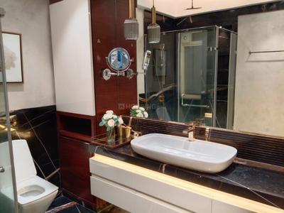 Bathroom Image of 2000 Sq.ft 4 BHK Apartment / Flat for rent in Indiabulls Blu, Worli Mumbai for Rs. 700000