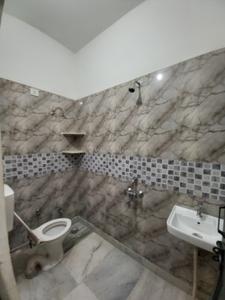 Bathroom Image of 1200 Sq.ft 1.5 BHK Builder Floor for rent in Krishna Nagar Jodhpur for Rs. 13000