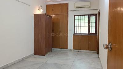 Bedroom Image of 1600 Sq.ft 3 BHK Apartment / Flat for rent in DDA Sector B Pocket 9, Vasant Kunj New Delhi for Rs. 80000