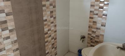 Bathroom Image of 1400 Sq.ft 3 BHK Apartment / Flat for rent in Kankaria Ahmedabad for Rs. 18000