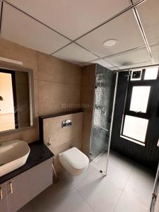 Bathroom Image of 2200 Sq.ft 3 BHK Apartment / Flat for rent in Raja Annamalai Puram Chennai for Rs. 200000