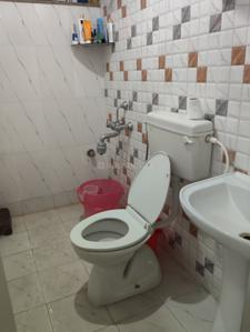 Bathroom Image of 700 Sq.ft 1 BHK Builder Floor for rent in Kammanahalli Bengaluru for Rs. 18000