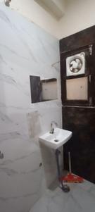 Bathroom Image of 450 Sq.ft 1 BHK Builder Floor for rent in Palam Vihar Extension Gurgaon for Rs. 17000