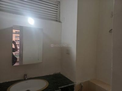 Bathroom Image of 1388 Sq.ft 3 BHK Apartment / Flat for rent in Jaypee Kosmos, Sector 134 Noida for Rs. 27000