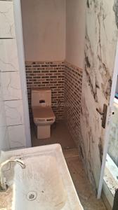 Bathroom Image of 800 Sq.ft 2 BHK Builder Floor for rent in RWA Jitar Nagar Block C, Krishna Nagar New Delhi for Rs. 20000
