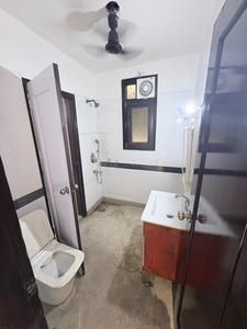Bathroom Image of 1600 Sq.ft 3 BHK Builder Floor for rent in Anand Vihar New Delhi for Rs. 50000