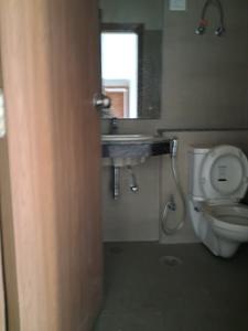 Common Bathroom Image of 1600 Sq.ft 3 BHK Apartment / Flat for sale in ATS Pious Hideaways, Sector 150 Noida for Rs. 20800000