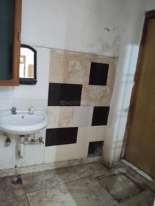 Bathroom Image of 800 Sq.ft 1 BHK Independent House for rent in Jankipuram Extension Lucknow for Rs. 8000