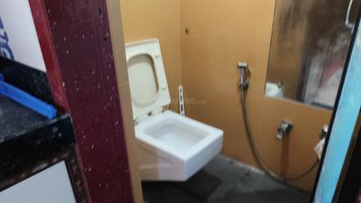 Bathroom Image of 650 Sq.ft 2 BHK Apartment / Flat for rent in Worli Mumbai for Rs. 70000