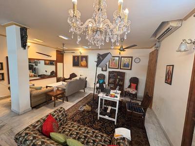 Hall Image of 11000 Sq.ft 9 BHK Independent House for sale in Sector 76 Noida for Rs. 65000000
