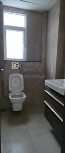 Bathroom Image of 1712 Sq.ft 3 BHK Independent House for rent in Smartworld Orchard, Sector 61 Gurgaon for Rs. 54999