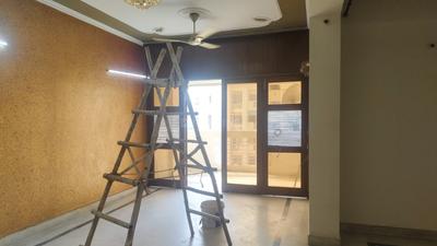 Living Room Image of 1405 Sq.ft 3 BHK Apartment / Flat for rent in Eldeco Golf View Apartments, Omega IV Greater Noida for Rs. 27000