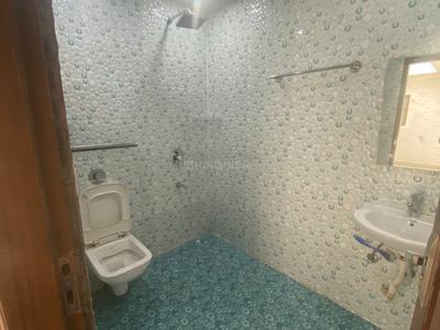 Bathroom Image of 800 Sq.ft 2 BHK Independent House for rent in Sector 46 Gurgaon for Rs. 28000
