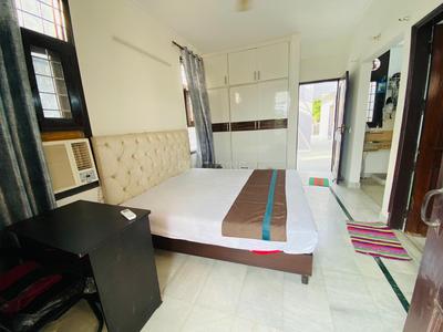 Bedroom Image of Urbanroomz Coliving Pg in Greenwood Society in Sector 45, Gurgaon