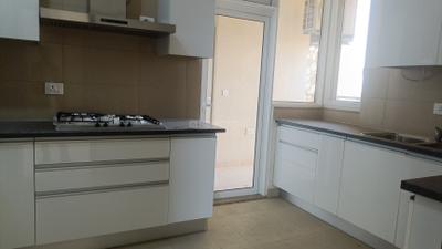 Kitchen Image of 2802 Sq.ft 3.5 BHK Apartment / Flat for rent in Windchants Nova, Sector 112 Gurgaon for Rs. 85000