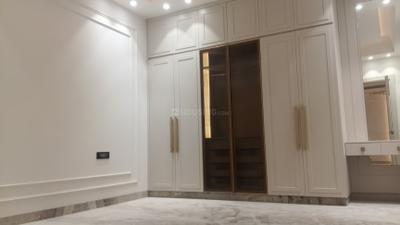 Bedroom Image of 3105 Sq.ft 4 BHK Builder Floor for sale in Anand Vihar New Delhi for Rs. 60000000