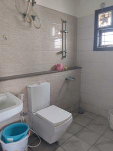 VARS Splendid Attached Bathroom with Bedroom One 4