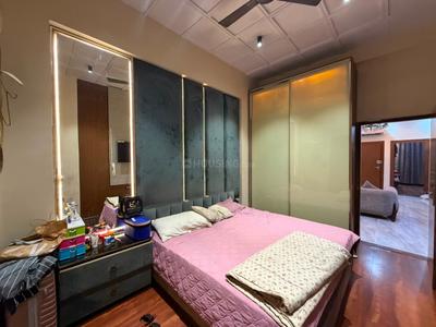 Bedroom Image of 1365 Sq.ft 2.5 BHK Apartment / Flat for rent in Paramount Symphony, Crossings Republik Ghaziabad for Rs. 18500