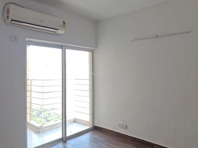 Bedroom Image of 925 Sq.ft 2 BHK Apartment / Flat for sale in Paras Tierea, Sector 137 Noida for Rs. 7800000