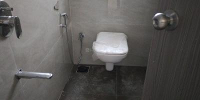 Bathroom Image of 510 Sq.ft 1 BHK Apartment / Flat for sale in Shiv Pearl Gardens, Malad West Mumbai for Rs. 13000000